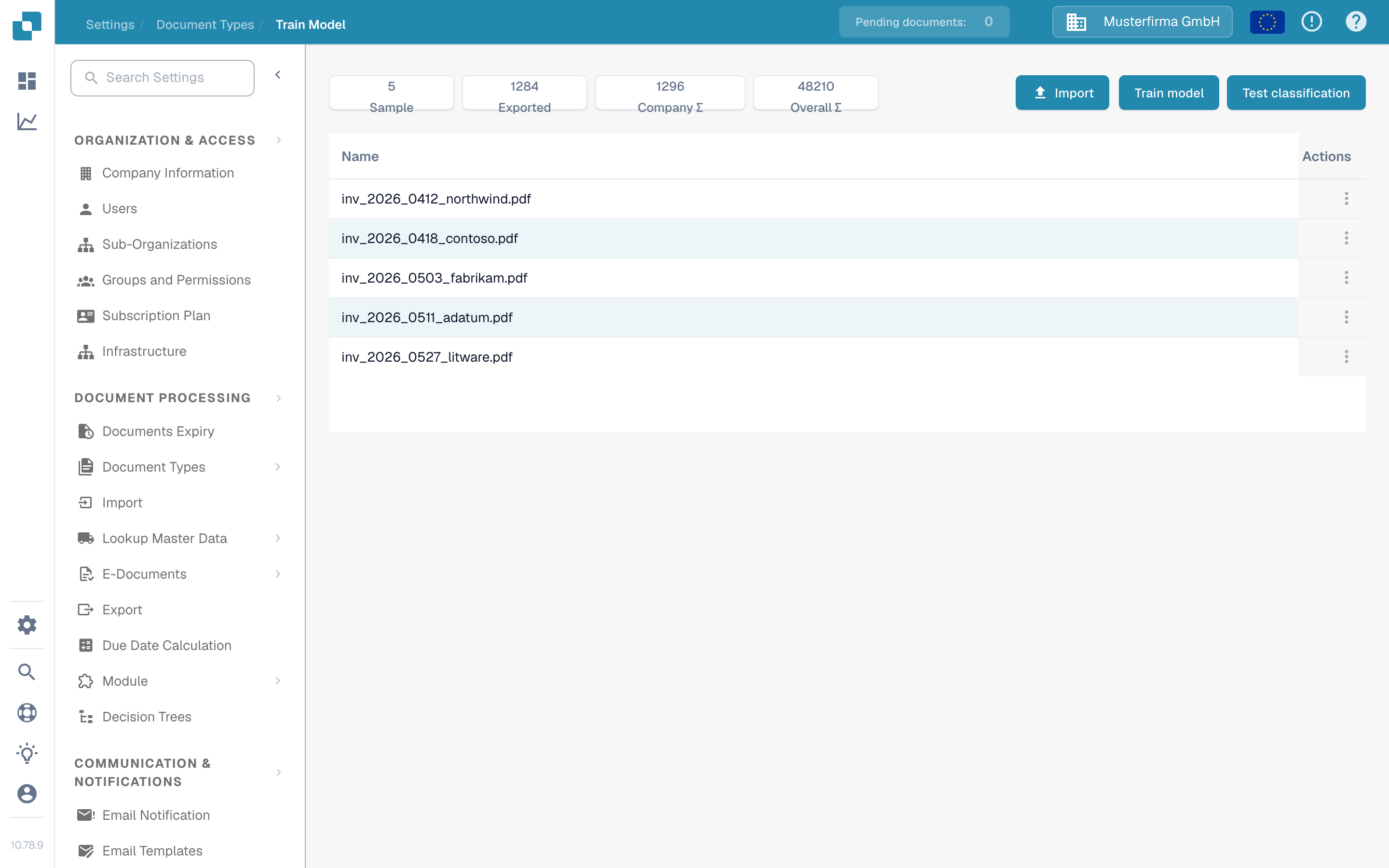 Invoice Train Model 页面，显示示例数量、Import、Train model、Test classification 以及文档列表