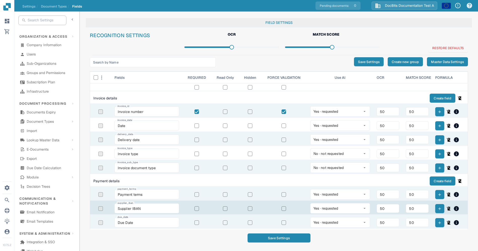英文 Invoice 字段设置，包含识别阈值、搜索、字段属性列和 Save Settings